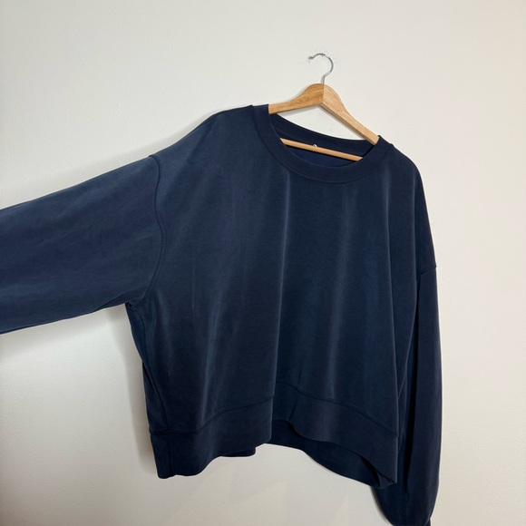 Lululemon Perfectly Oversized Cropped Crew Softstreme
in True Navy size XL - Picture 10 of 10